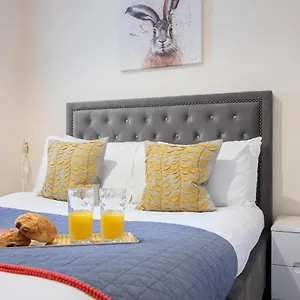 https://2-bedroom-town-centre-apartment-cheltenham.cardiffhotelswales.com