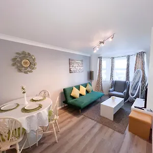 https://apt-mada-12-min-walking-to-the-beach.tophotelsbath.com